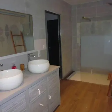 Le Cocon Des Volcans D'auvergne La Chapelle-d'Aligne